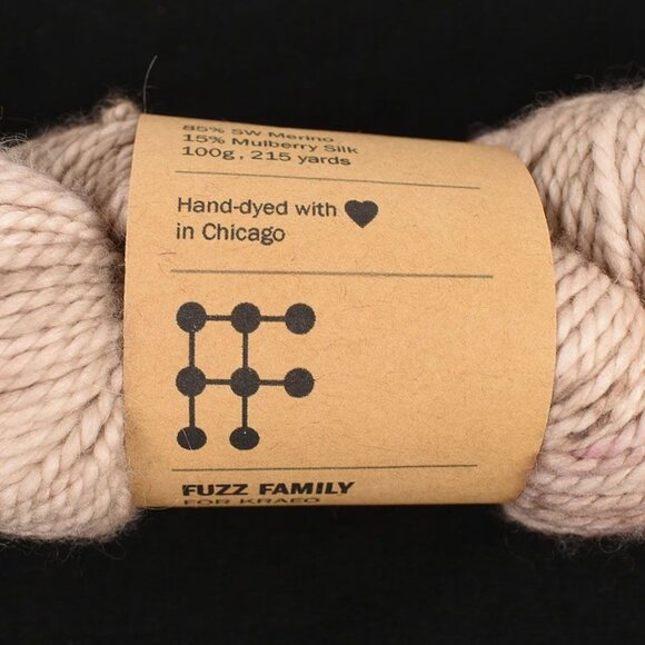 KRAEO Uncle Mulberry Worsted Yarn SW Merino Mulberry Silk Hand-Dyed Rose Gold - Picture 4 of 4